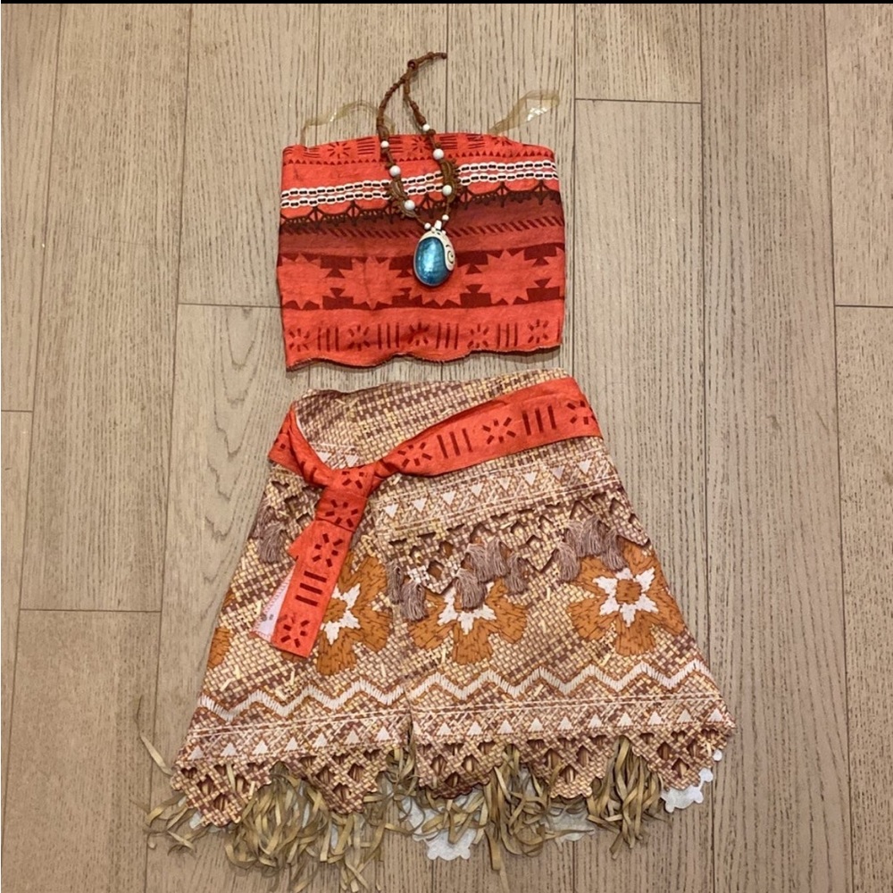 DISNEY princess Moana cortume dress size 4-6x withh MOANA LIGHT UP CHARM necklac